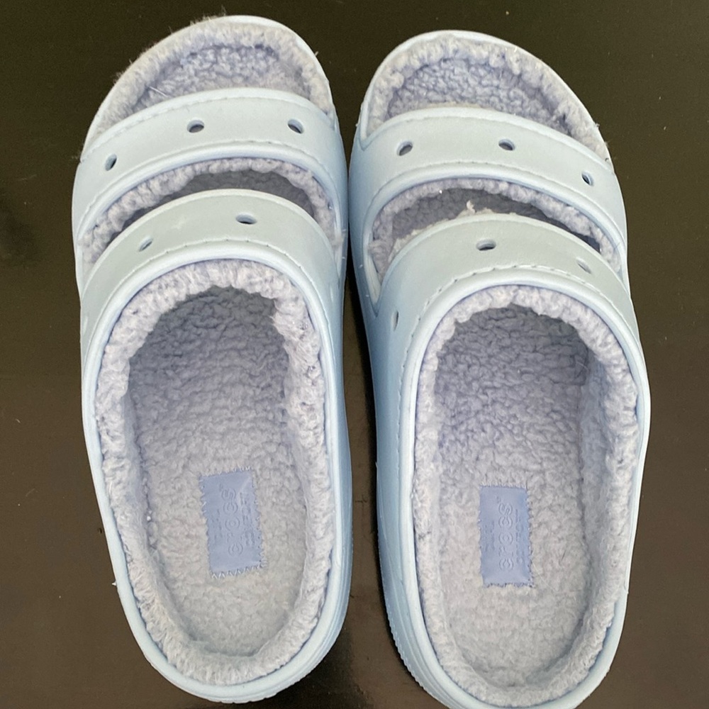 CROCS COZZZZY SLIDES